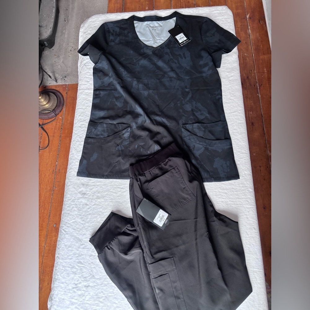 Women’s Two Pieces of Scrubletics Black Camo Top Black Pants NWT Size Medium